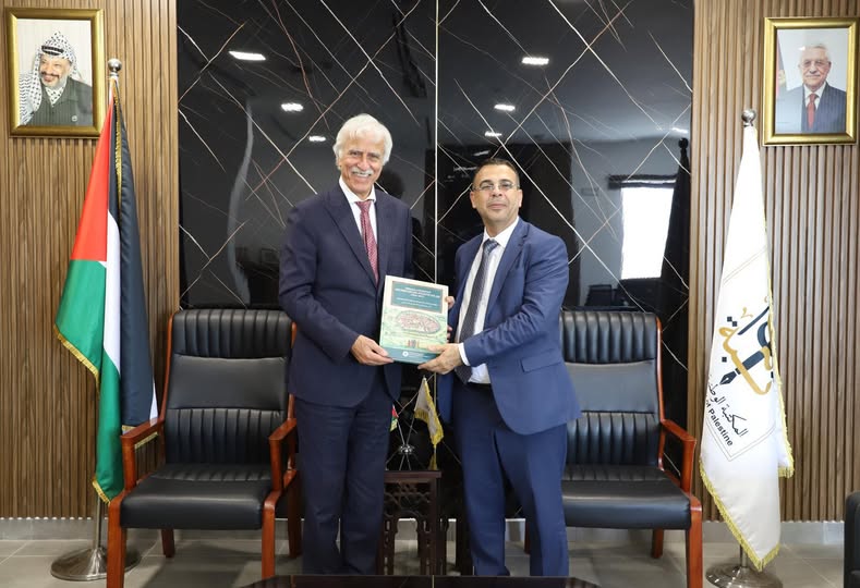 استقبال المكتبة الوطنية الفلسطينية عبد القادر سطيح